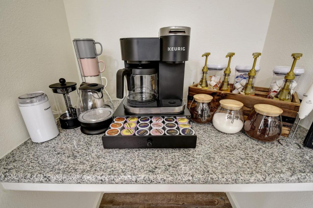 Family Stay! Near Downtown, Coffee Bar, King Bed Сан Антонио Екстериор снимка